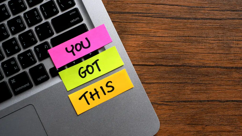 The words "You got this" written on post it notes on a laptop